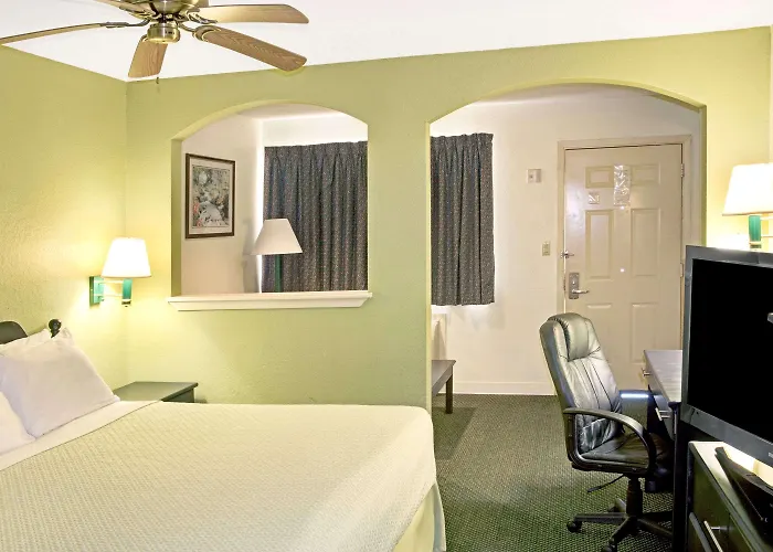 Days Inn By Wyndham El Campo Tx
